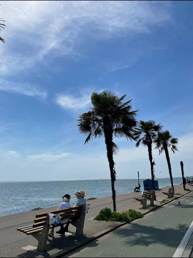 Apartments Near The Sea With Free Parking Southend-On-Sea Ngoại thất bức ảnh